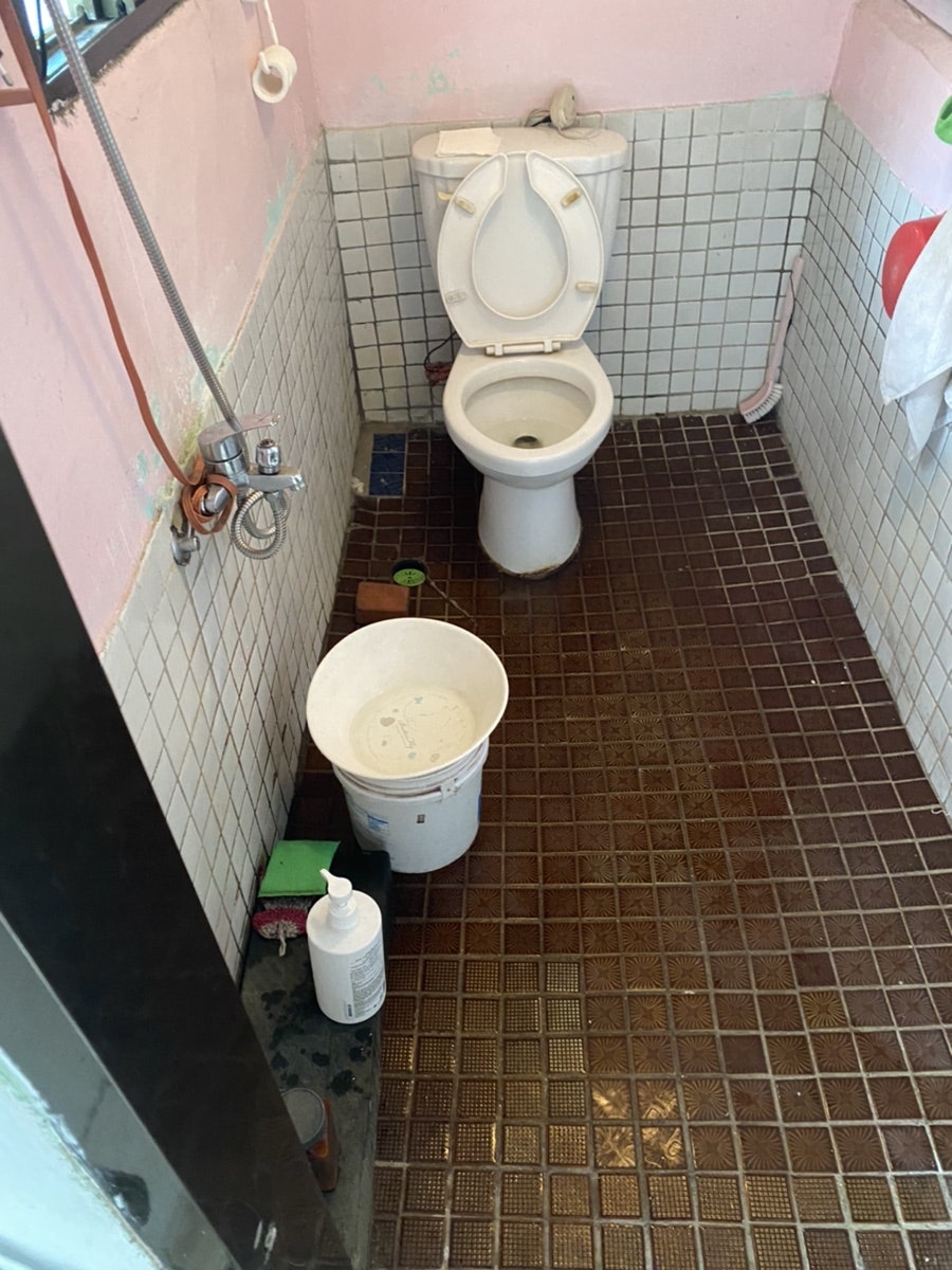 화장실 바닥 및 변기 교체 시공 전